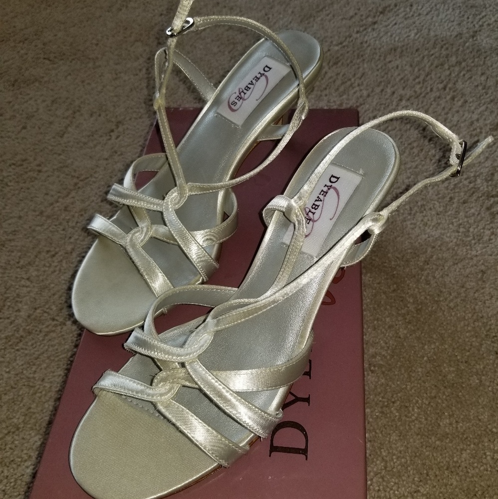 Dyeable heels